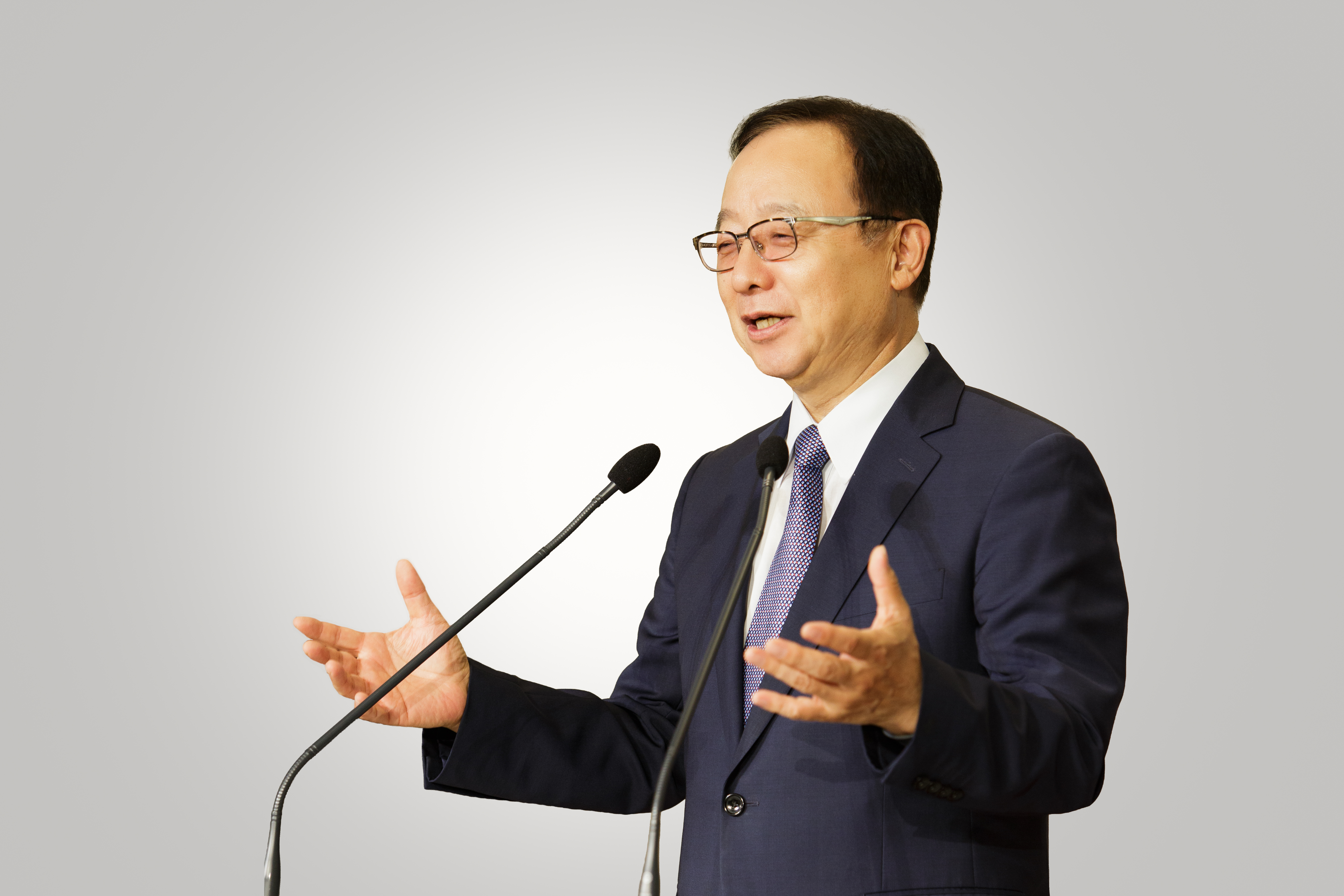 설교하는 고한승 담임목사